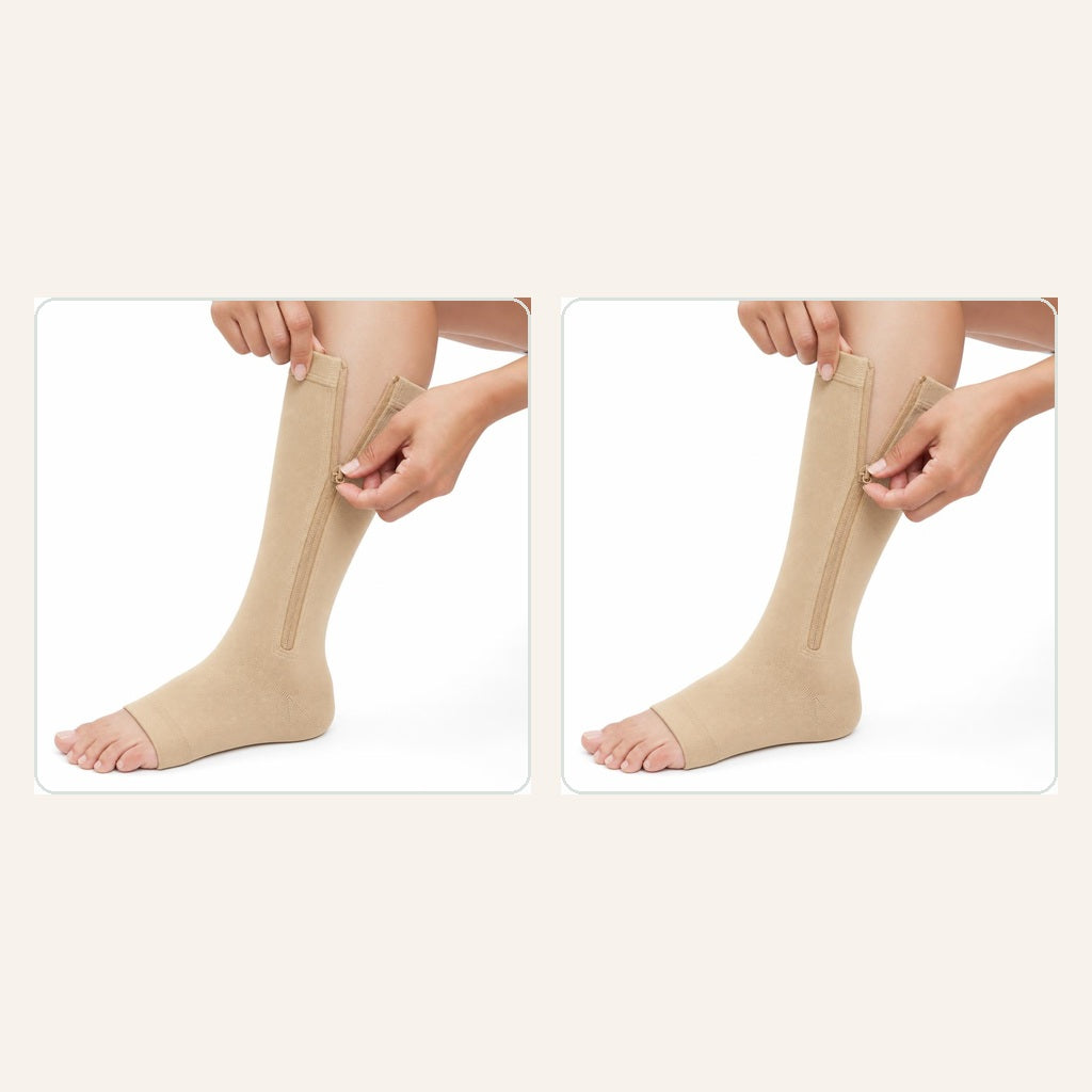 Duas meias bege com zíper lateral representando a oferta de 2 pares